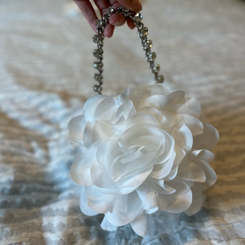 Elegant White Floral Handbag